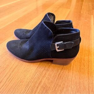 Sam Edelman Black Perforated Ankle Booties Women’s Size 9  With Buckle Stylish